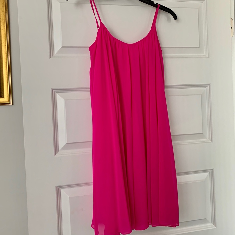 ✨💕Fuschia Flowy Cocktail Dress ✨💕